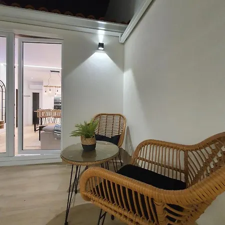 Διαμέρισμα Sky Fleming 31 By Oktheway *